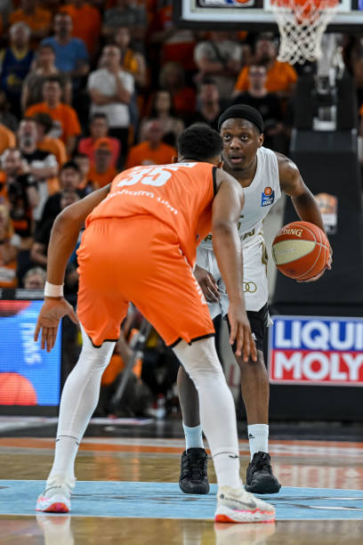 邸期间拖欠 邸期间拖欠